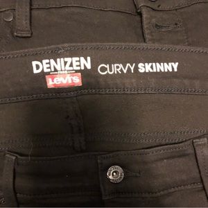 Womens plus size Levi’s Denizen black curvy skinny jean size W34 L32